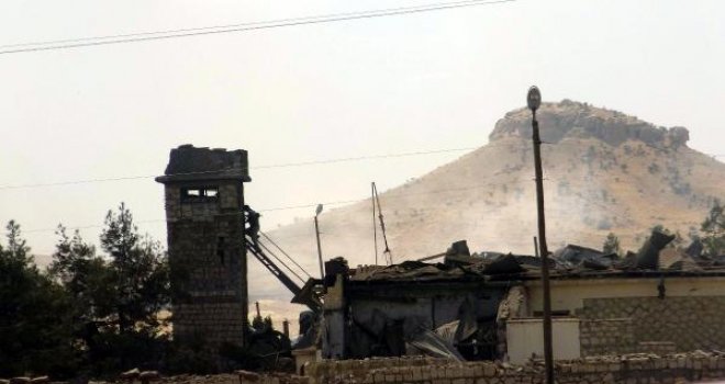 Mardin'de karakola bombalı araçla saldırı: 2 asker şehit