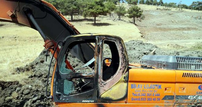Nurdağı'nda iş makinelerini yaktılar