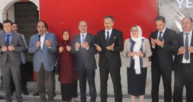 Oğuzeli'nde restore edilen tarihi cami ibadete açıldı