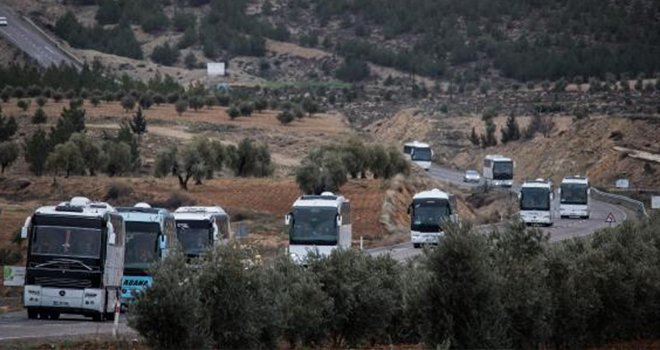 ÖSO unsurları, Kilis'ten otobüslerle sınırı geçti