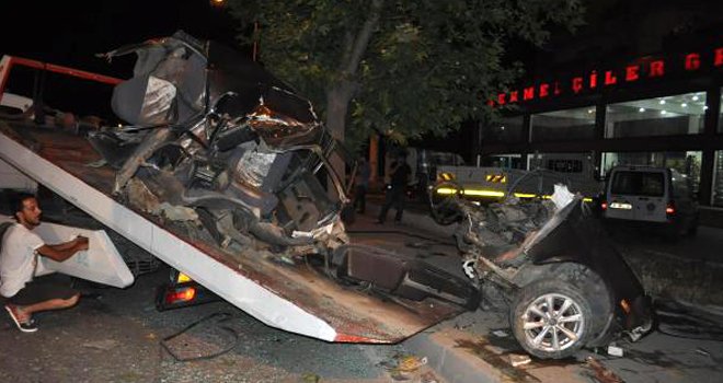 OTOMOBİL TAKLA ATTI: 1 ÖLÜ, 2 YARALI