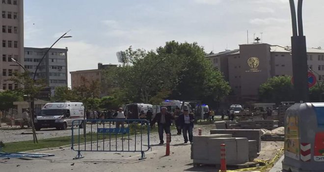 Patlamada olay yerinden kaçan beyaz araç aranıyor