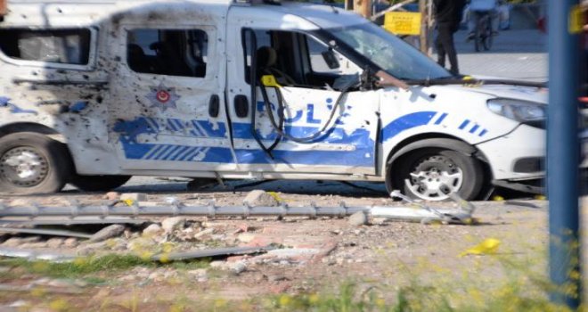 Polis ekip aracına bombalı saldırı: 2 polis yaralı