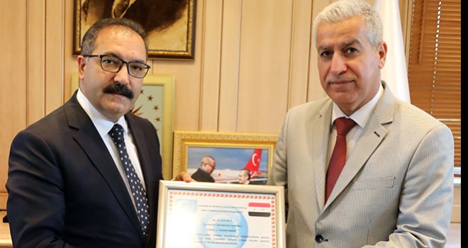 Rektör Gür'e Türkmen Milleti ve Irak Türkmen Cephesinden Takdirname