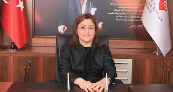 Şahin: “Öğretmenlerimiz Büyük Bir Özveriyle Geleceğe Işık Tutmaktadır”