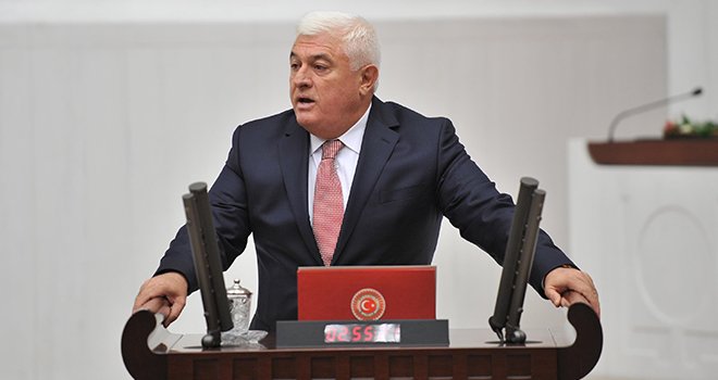 Saltanat düşkünü beyler, ülkeyi batağa sürüklüyor