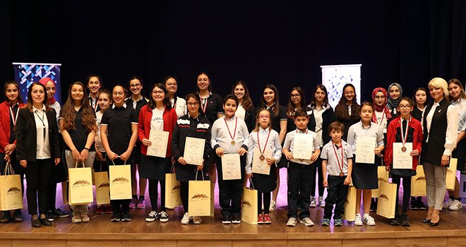 Sanko okulları resim yarışmasından ödülle döndü