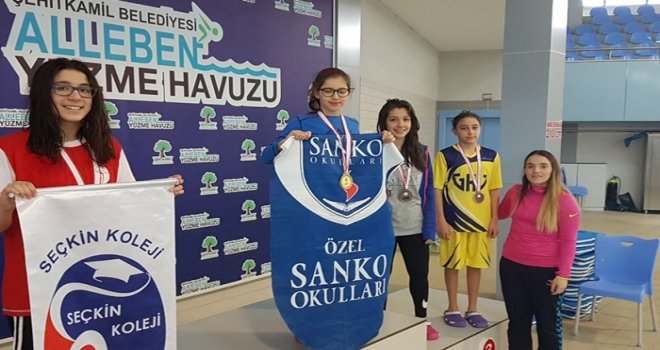 Sanko'lu yüzücüler başarıya doymuyor