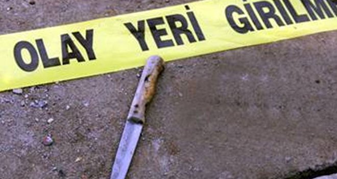 SİGARAYI VERMEDİ BIÇAĞI BACAĞINDAN YEDİ