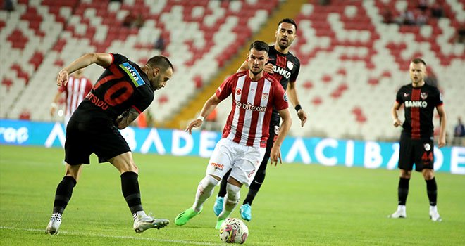 Sivas'ta puanlar paylaşıldı