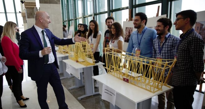 Spagettiden köprüler HKÜ’de yarıştı