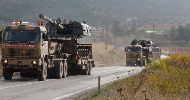 Suriye sınırına askeri araç sevkiyat