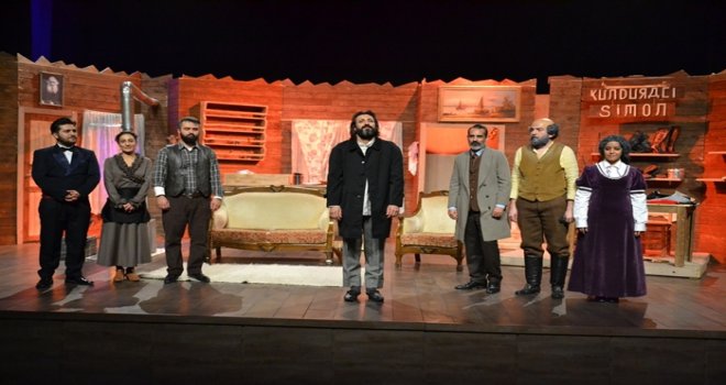 Tolstoy’un 'İnsan sevgi ile yaşar' oyunu ilgi gördü