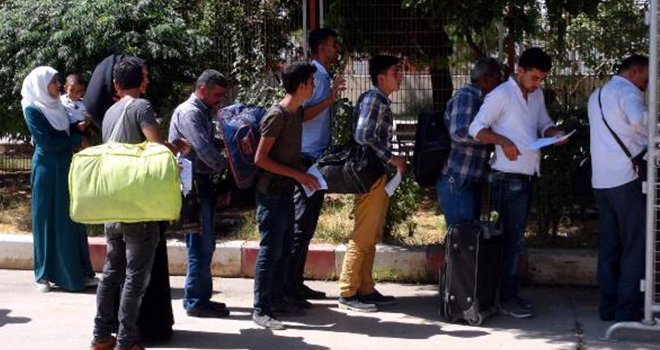 Ülkelerine bayramlaşmaya giden Suriyeliler dönüyor