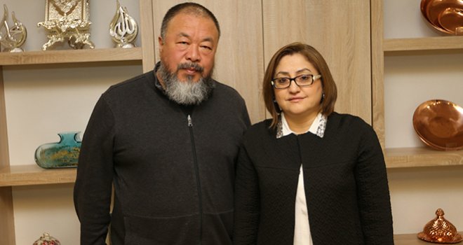 Ünlü Çinli Yönetmen Weiwei, Suriyeli Göçmenlerin Filmini Çekecek