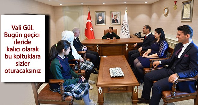 Vali Gül, koltuğunu öğrencilere bıraktı