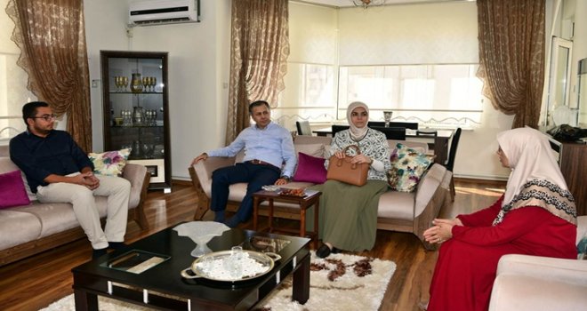 Vali Yerlikaya'dan şehit ailelerine ziyaret