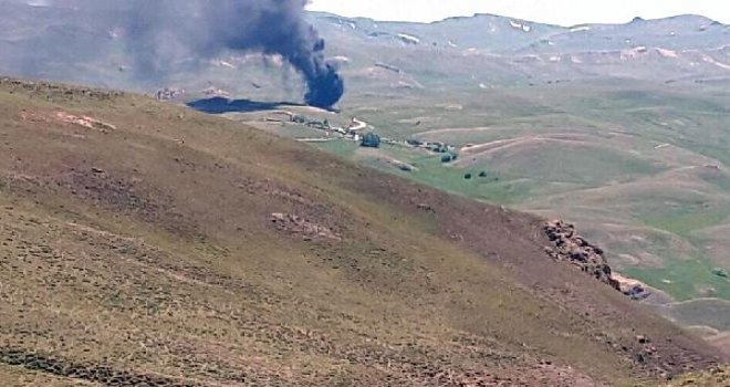 Van'da, PKK şantiye basıp araçları ateşe verdi