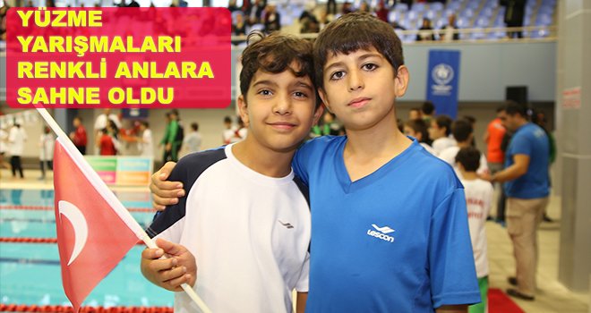 Yüzme yarışmaları renkli anlara sahip oldu