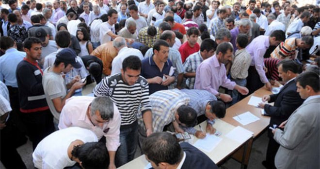 Genç işsizlik son 4 dönemin zirvesine çıktı