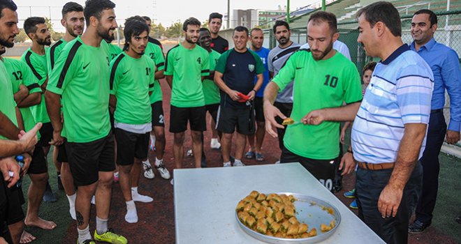  ŞEHİTKAMİL’DEN FUTBOLCULARA MORAL ZİYARETİ