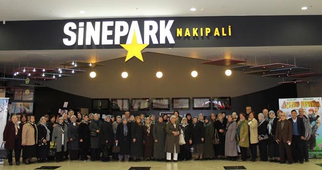  Aktif yaşam yaşlıları "Antep Fıstığı" filmini izledi