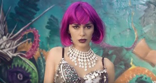  Ayşe Hatun Önal'dan Albüm partisi