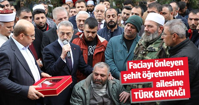  Faciayı önleyen şehit öğretmenin ailesine Türk bayrağı