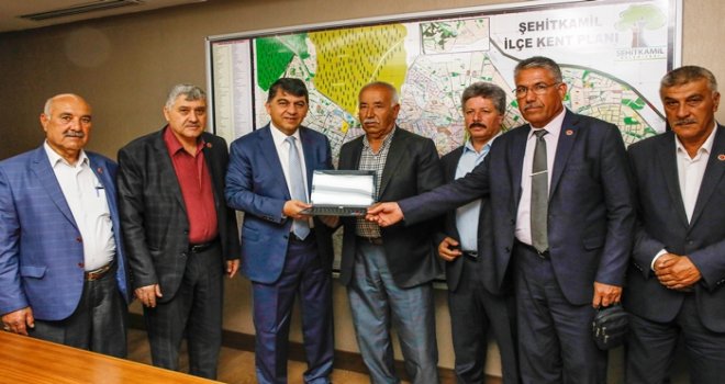  Fadıloğlu'ndan, muhtarlara bilgisayar 