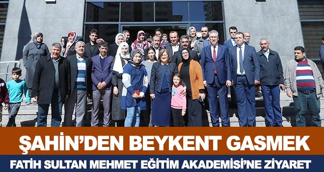  Fatma Şahin, kursiyerlerle bir araya geldi