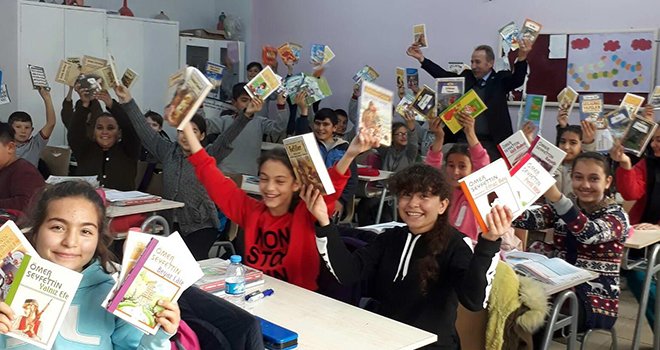  GAÜN'den Yazıkent Mürşide Akçay Ortaokulu'na kütüphane