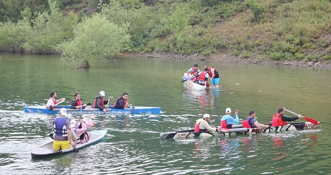 GAÜN’lü öğrencilerden yüzen beton