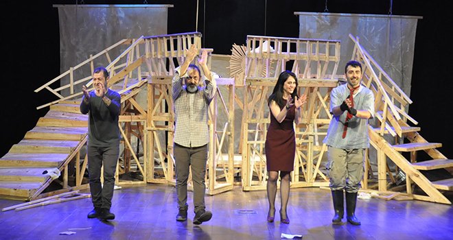 “İntiharın Genel Provası” adlı tiyatro oyunu sahnelendi