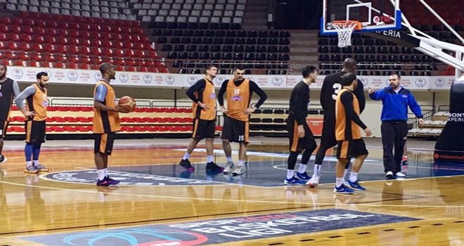 Royal Halı Gaziantep Basketbol takımı nağmalup yoluna devam etmek istiyor