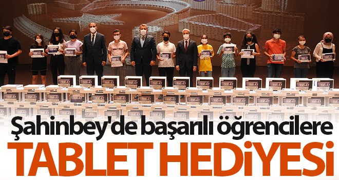  Şahinbey'de başarılı öğrencilere tablet hediyesi