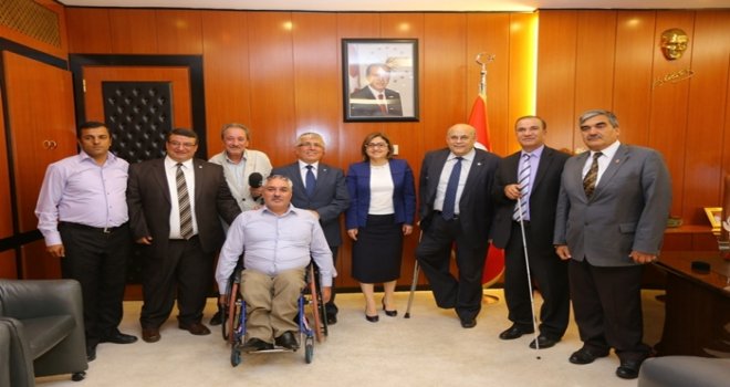  SAKATLAR DERNEĞİ'NDEN FATMA ŞAHİN’E ZİYARET