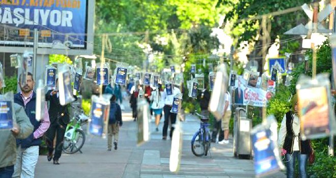 12 bin kitap ağaç dallarına meyve oldu
