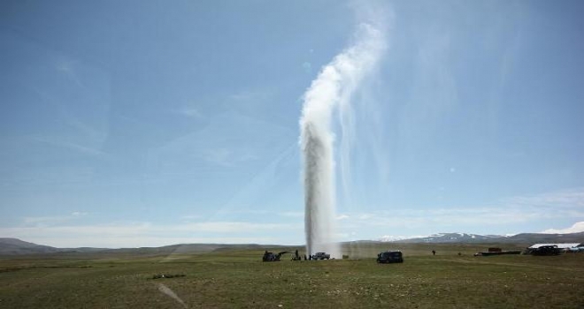 Sera İçin Açılan Kuyudan 30 Metre Termal Su Fışkırdı