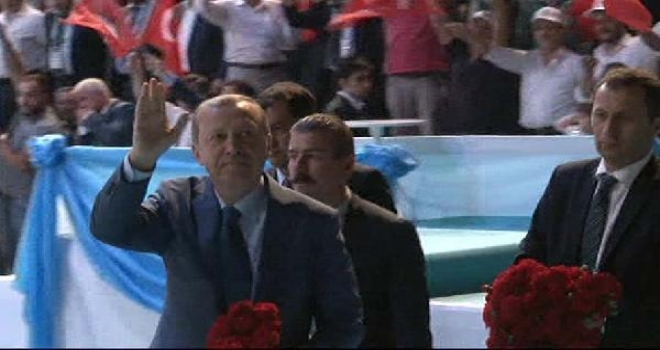 Güzellik Salonu Pankartına İzin Yok