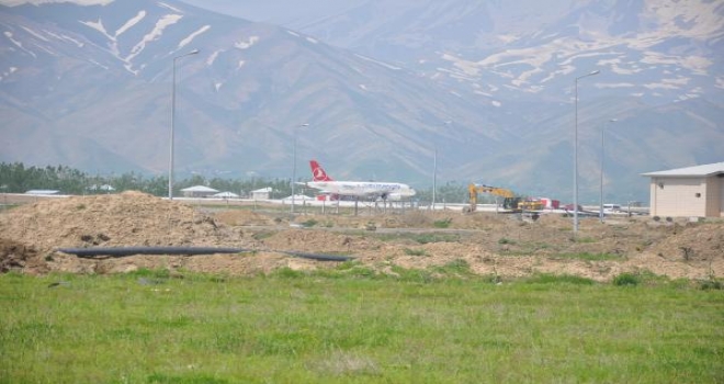 Yüksekova Havaalanında Açılış Öncesi Son Rötuşlar