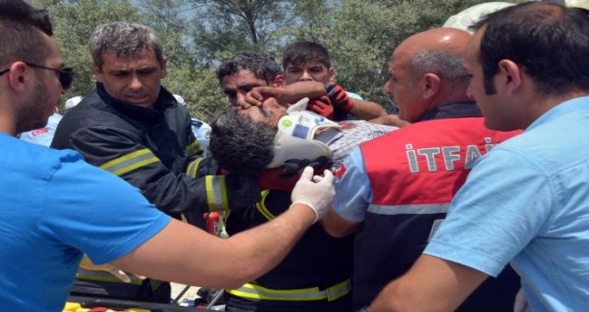 Tırda Sıkışan Sürücü Ve Oğlunu Kurtarma Seferberliği