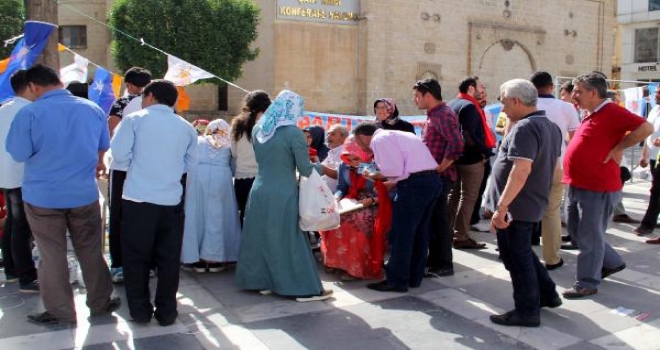 Şanlıurfada Ak Parti Ve Hdp, Yan Yana Stant Açtı