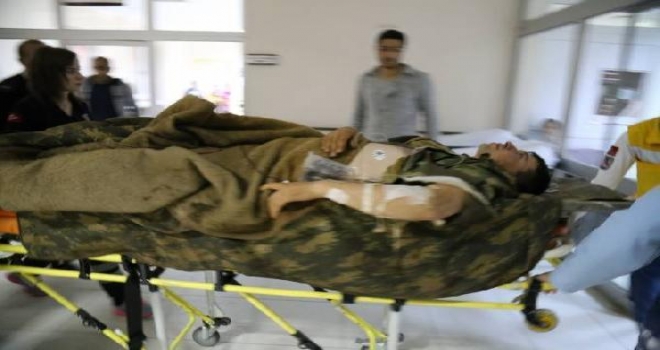 Hakkaride Askeri Üs Bölgeye Yıldırım Düştü, 5 Asker Yaralandı (Fotoğraf)