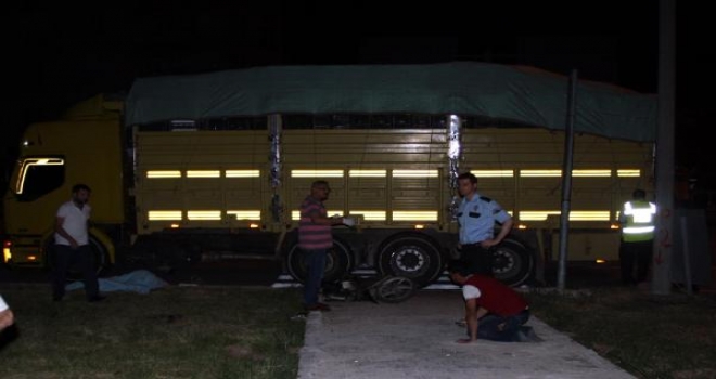 Kamyonla Motosiklet Çarpıştı: 1 Ölü