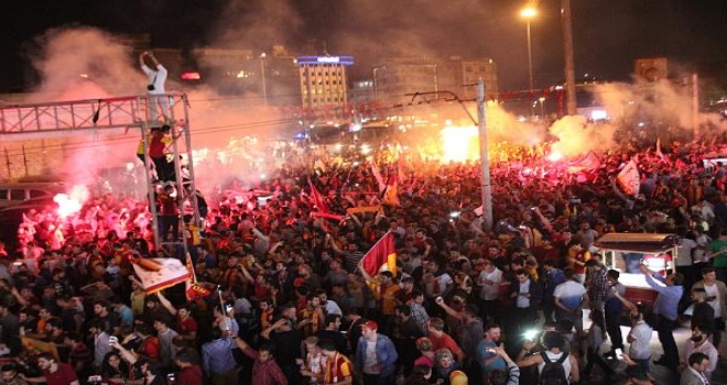 Taksim Meydanında Şampiyonluk Coşkusu