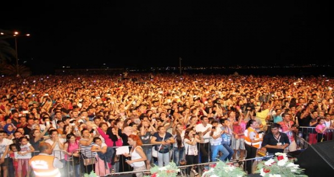 Alanya Festivaline Funda Ararlı Kapanış