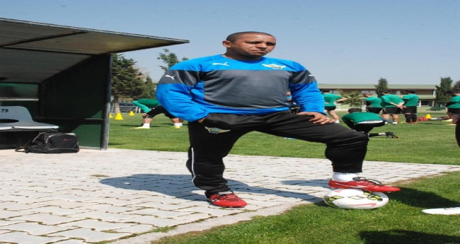 Akhisar Belediyesporda Carlos Kafa Karıştırdı