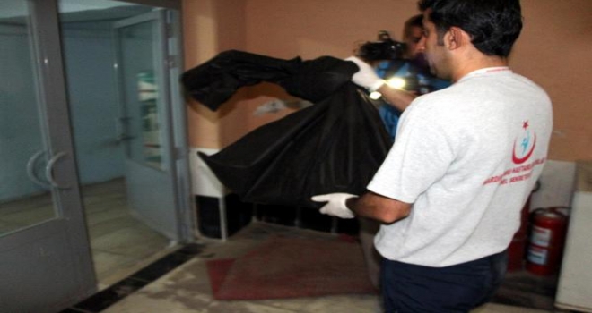 Köy Mezarlığına İnsan Kemiği Gömerken Yakalandı