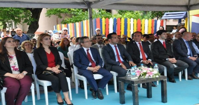 Ardanuça Turist Çekmek İçin Evleri Rengarenk Boyadılar