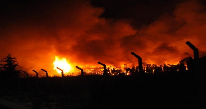 Paşabahçe Fabrikasının Deposu Yandı